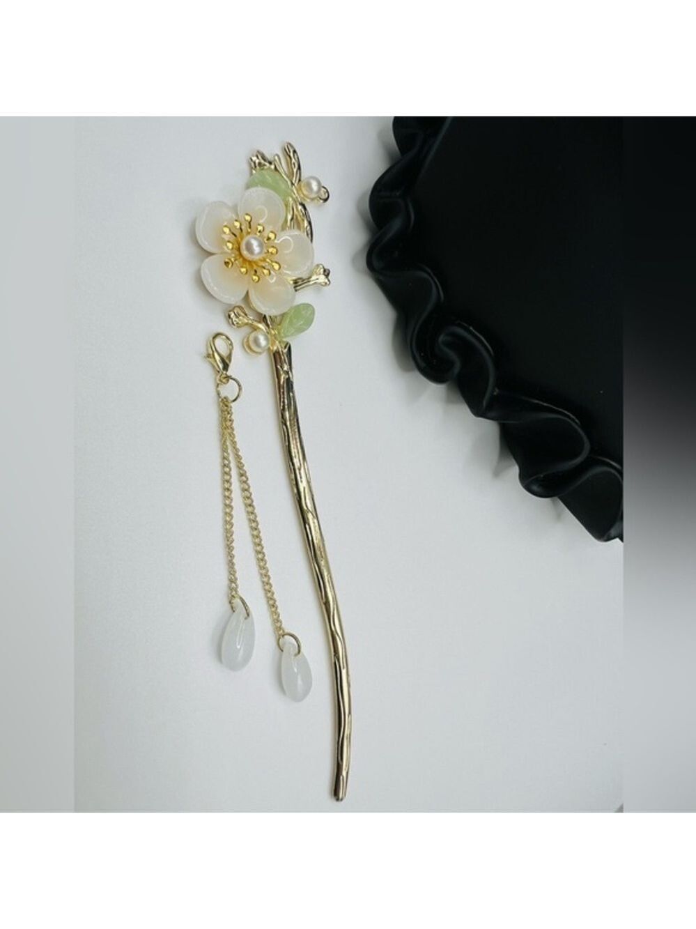 Elegant Gold and White Floral Hairpin with Pearl Accents